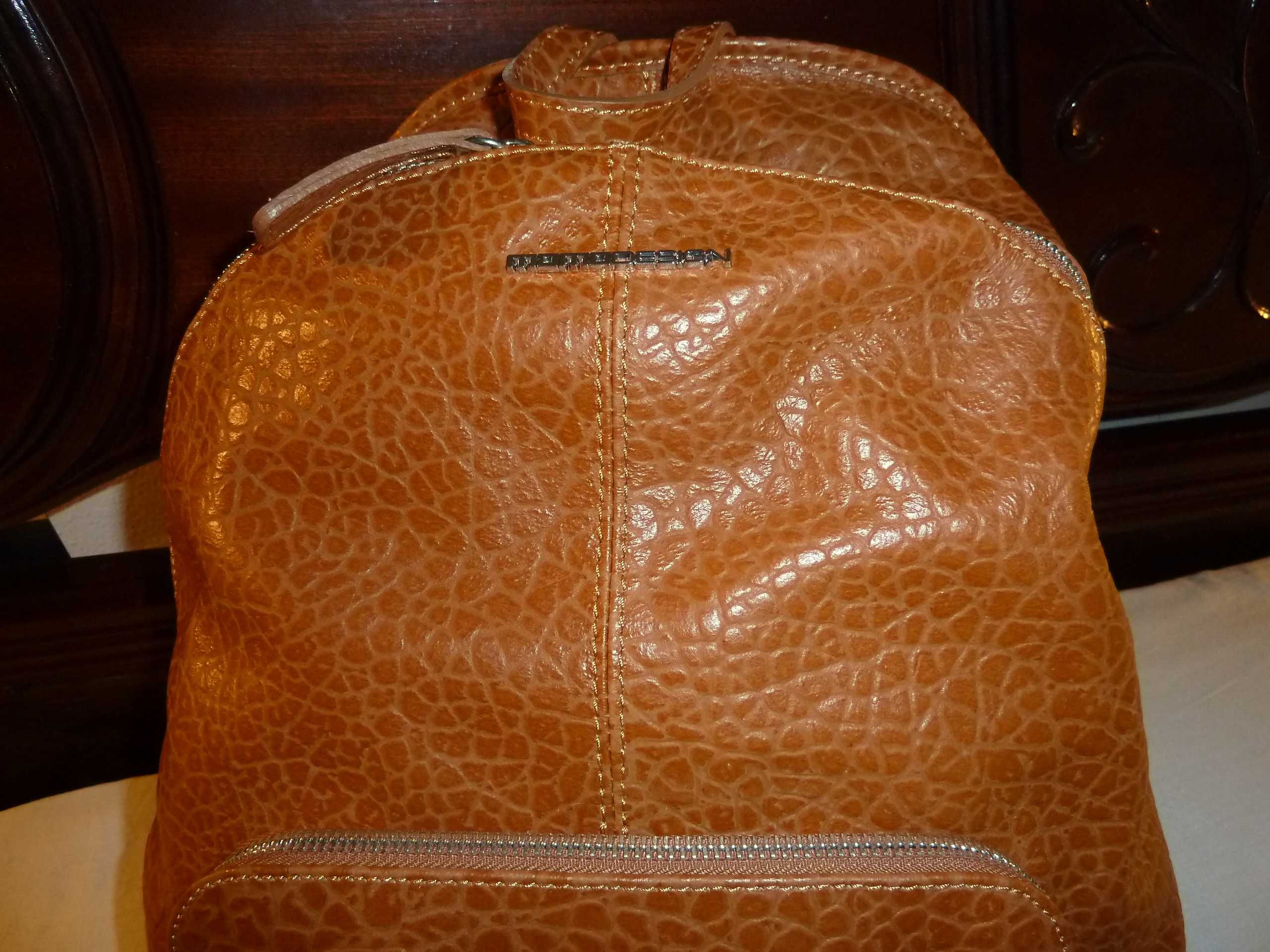 Mochilas italianas novas em pele Momo Design - SALDO