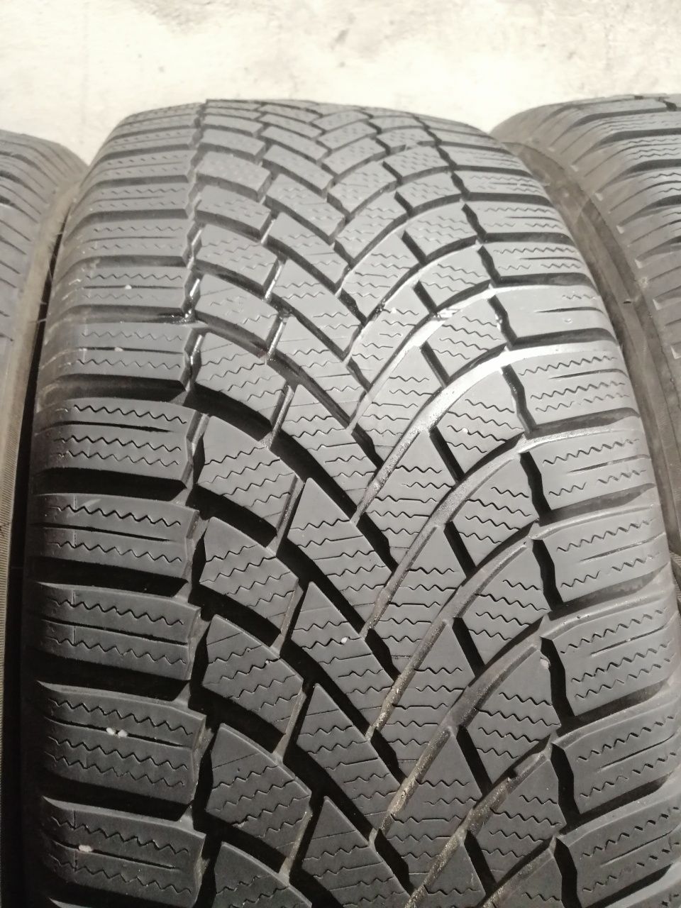 235/50R19 103V Bridgestone Blizzak LM 005