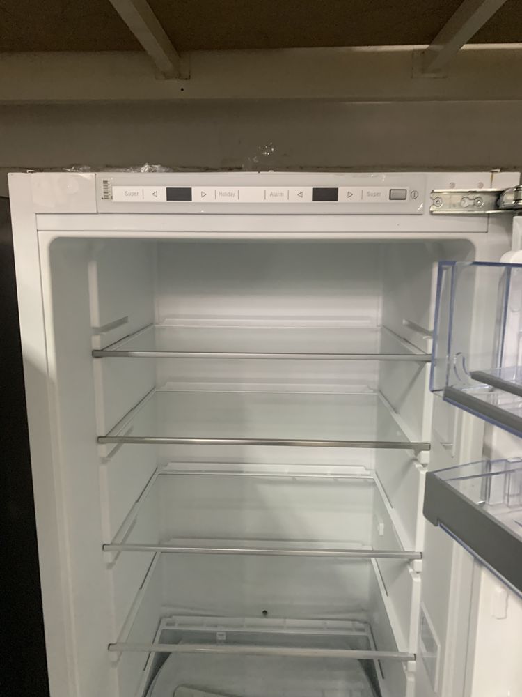 Холодильник під вбудову від Neff