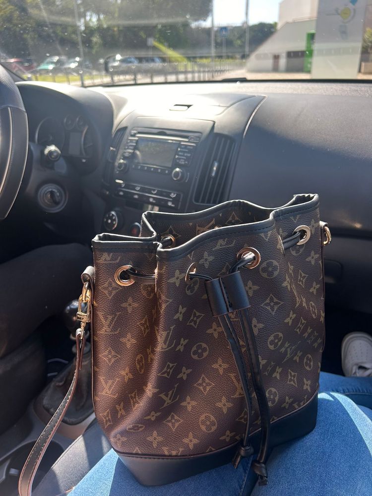 Louis Vuitton Bolsa LV Neonoe nova Marrom