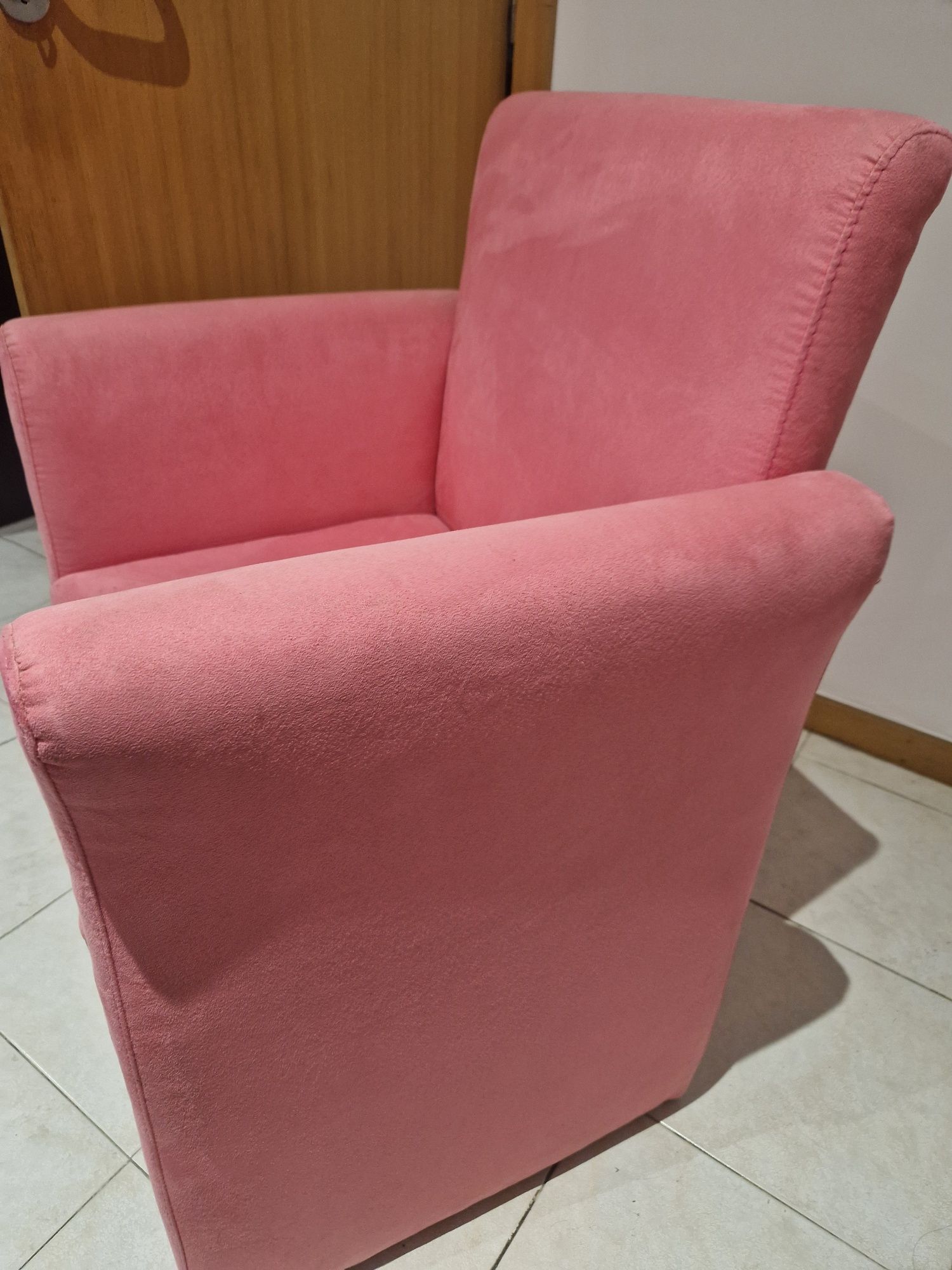 Vendo cadeirão rosa como novo e cadeira de secretária