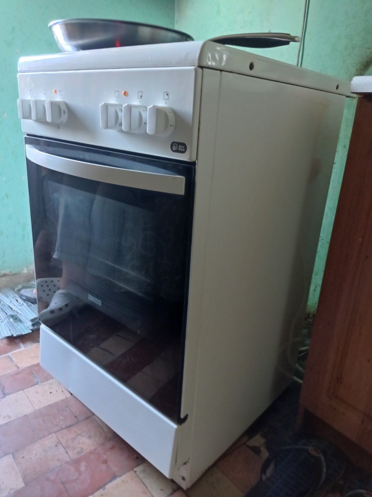 Плита Zanussi б/ у 7,500