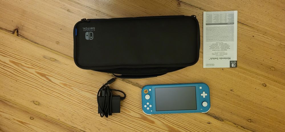 Nintendo switch lite wersja z grą animal crossing, ładowarka i etui