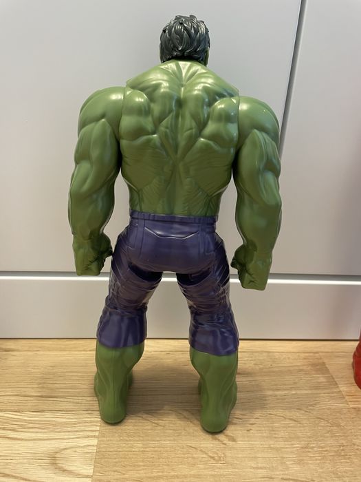 Bonecos Marvel e Power Rangers