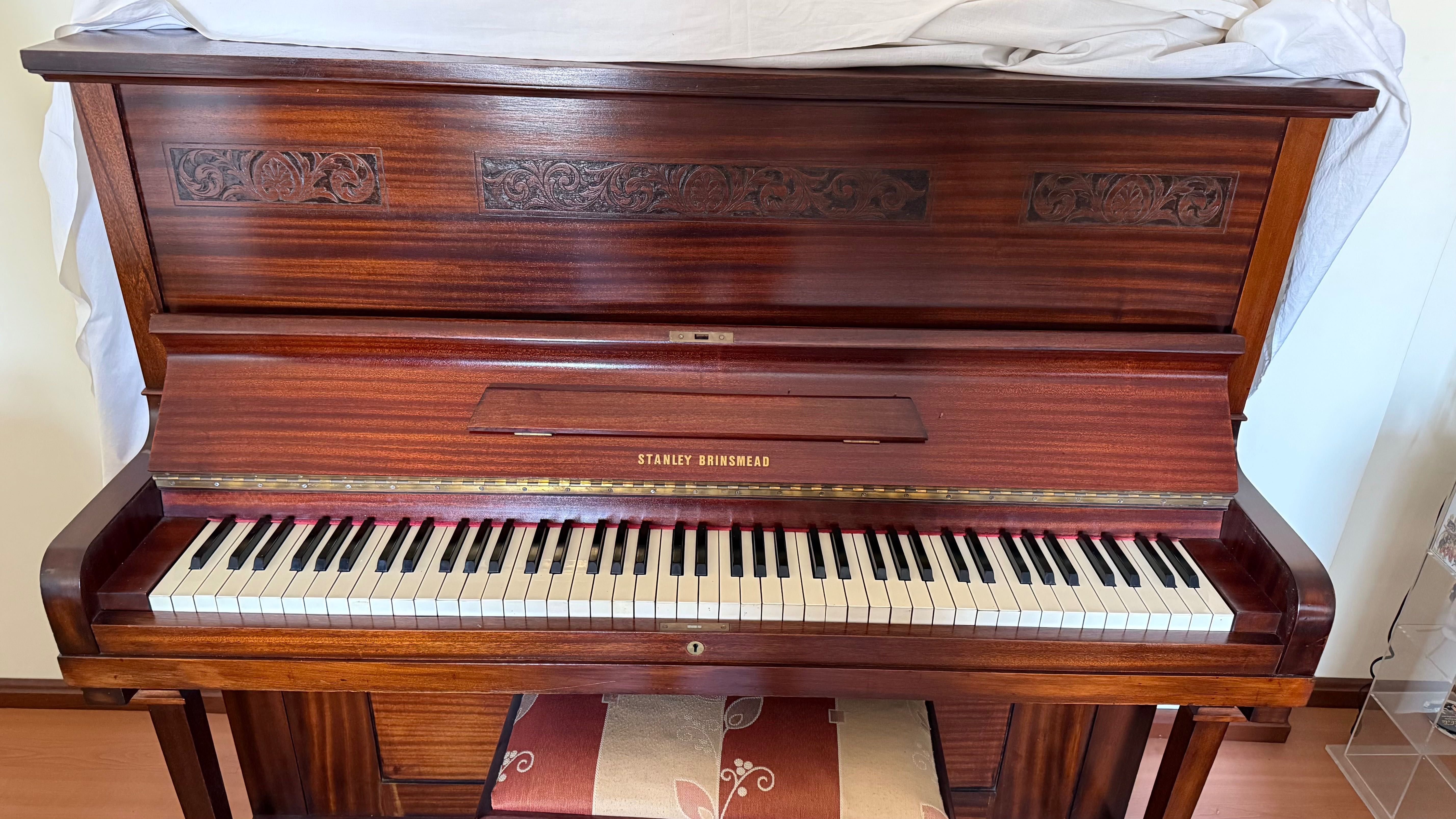 Piano acústico Stanley brinsmead