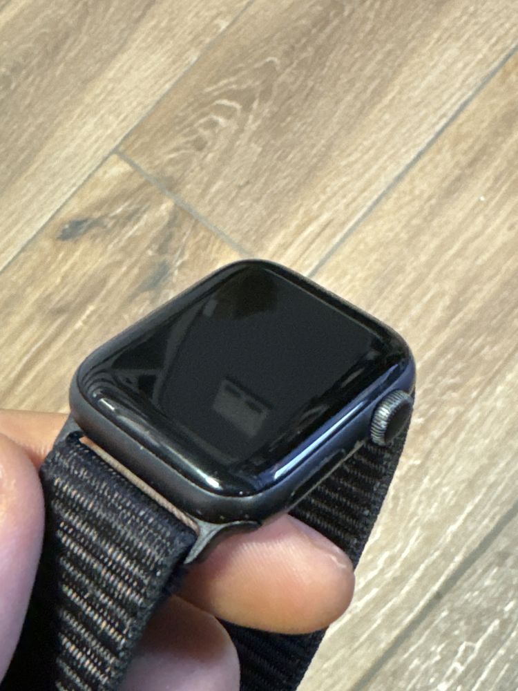 Apple Watch SE 40mm model A2351