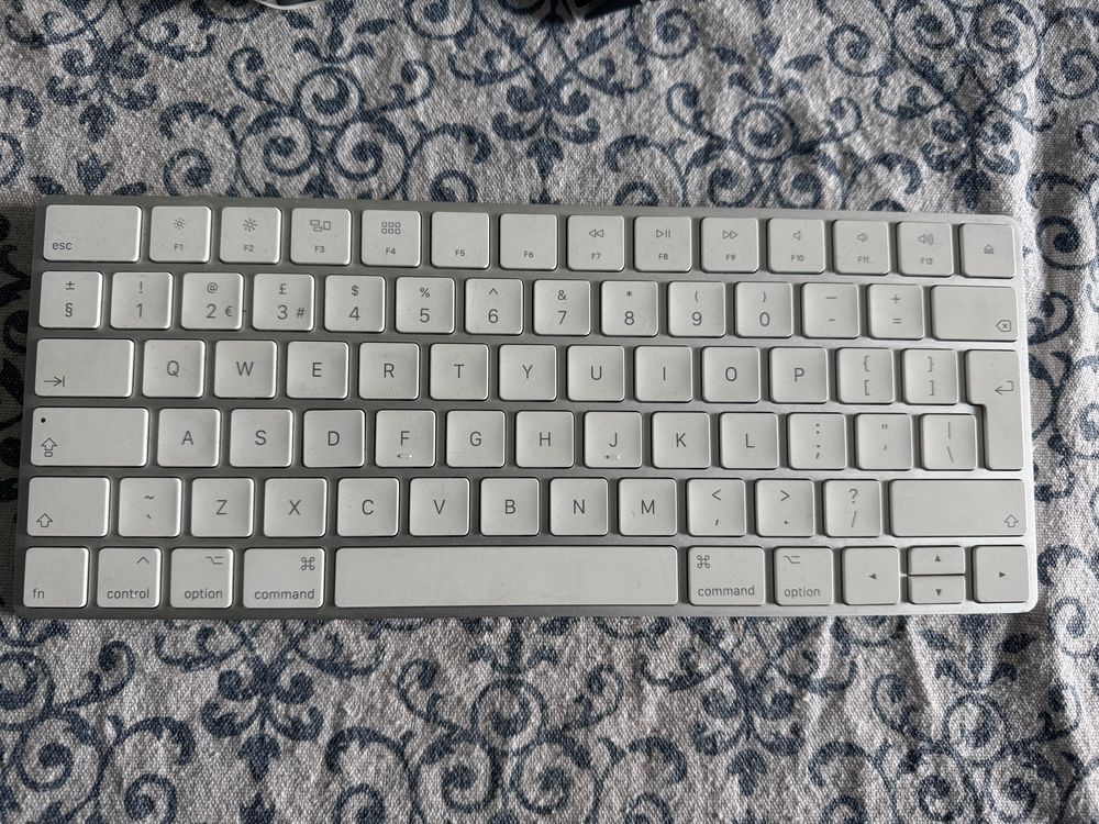Apple keyboard GB