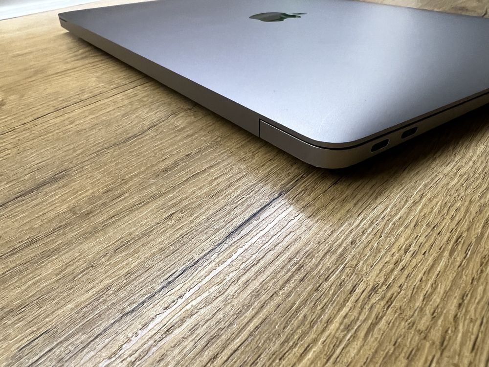 Apple MacBook Air 13' 2018 A1932 i5/8Gb RAM/128Gb SSD Уцінка- дефект