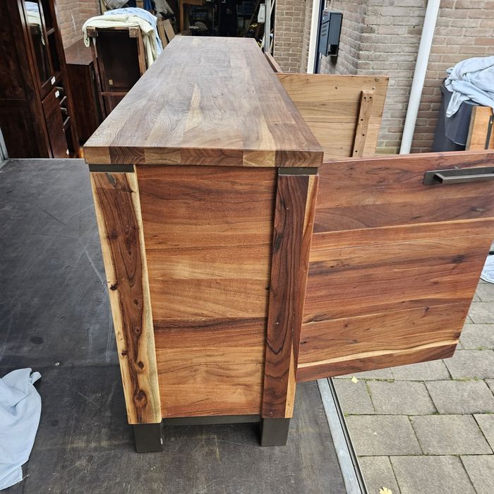 Drewniana komoda industrialna  190,5x85x43