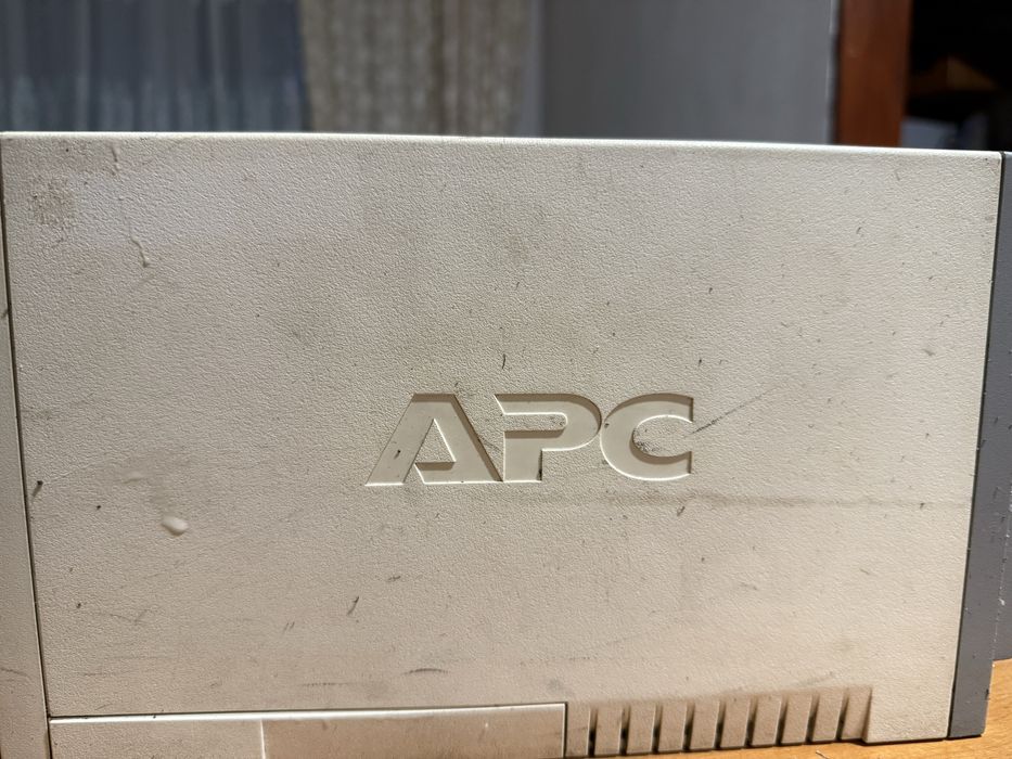 ИБП APC Back-UPS CS 500 (BK500EI) – джерело безперебійного живлення