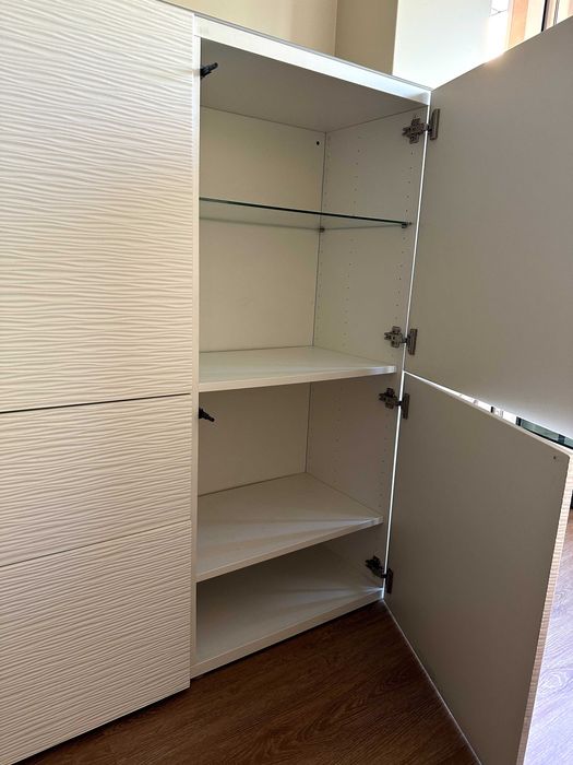 Mobiliário IKEA BESTÅ — cómoda e móvel de TV da mesma coleção
