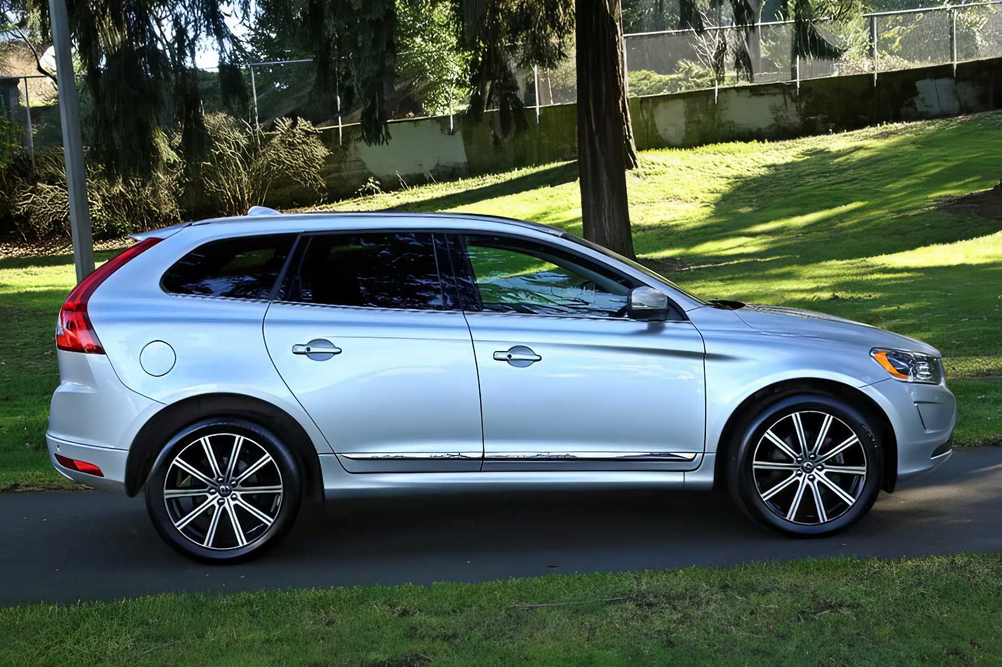 2016 Volvo     XC60