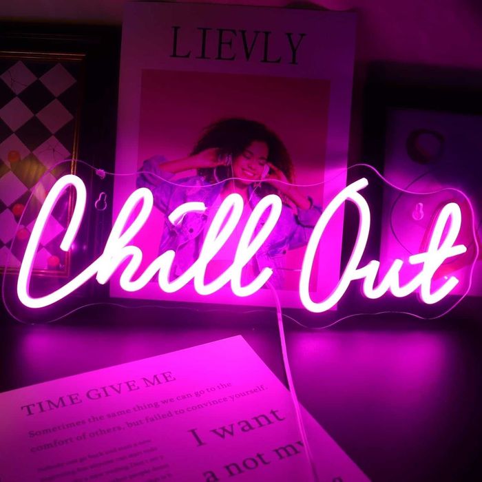 Letreiro Luminoso Néon LED em Acrílico " Chill Out "