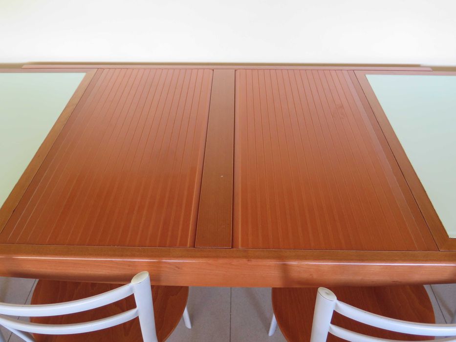 Mesa extensível (147cm ou 216 aberta) madeira e vidro temperado