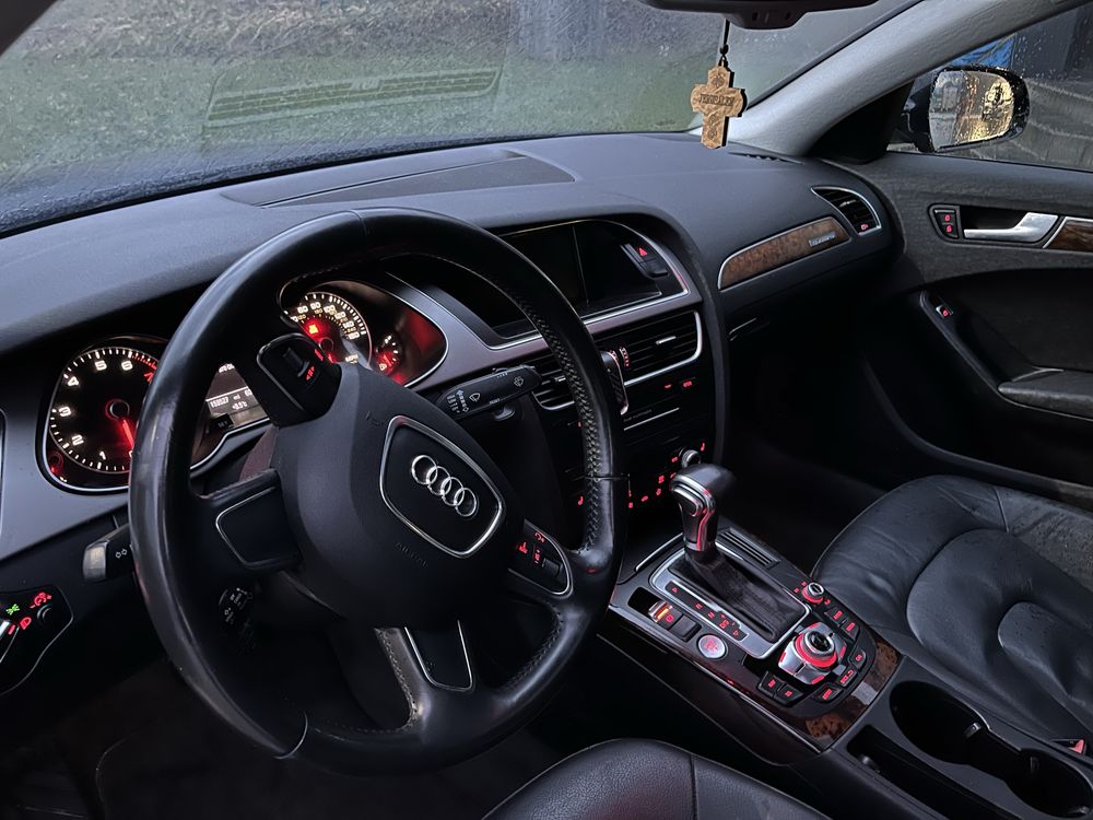 Audi 2012 b8 (FL)