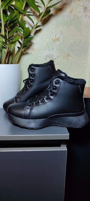 Кросівки жіночі зимові на хутрі нові