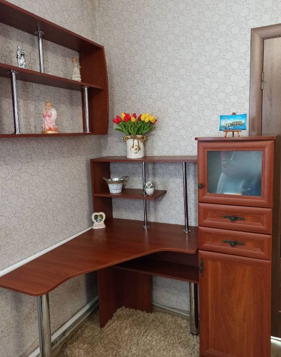 Стол с пеналом и полкой