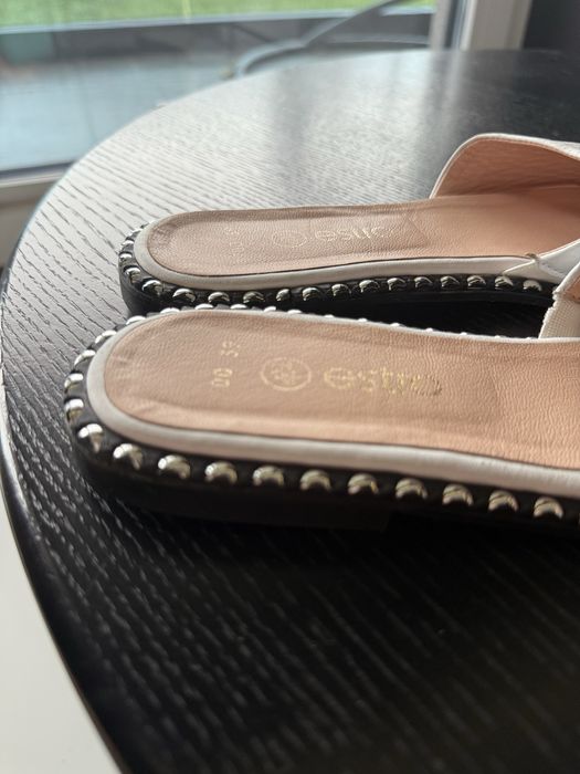 Шльопанці білі/чорна шкіра 38,39