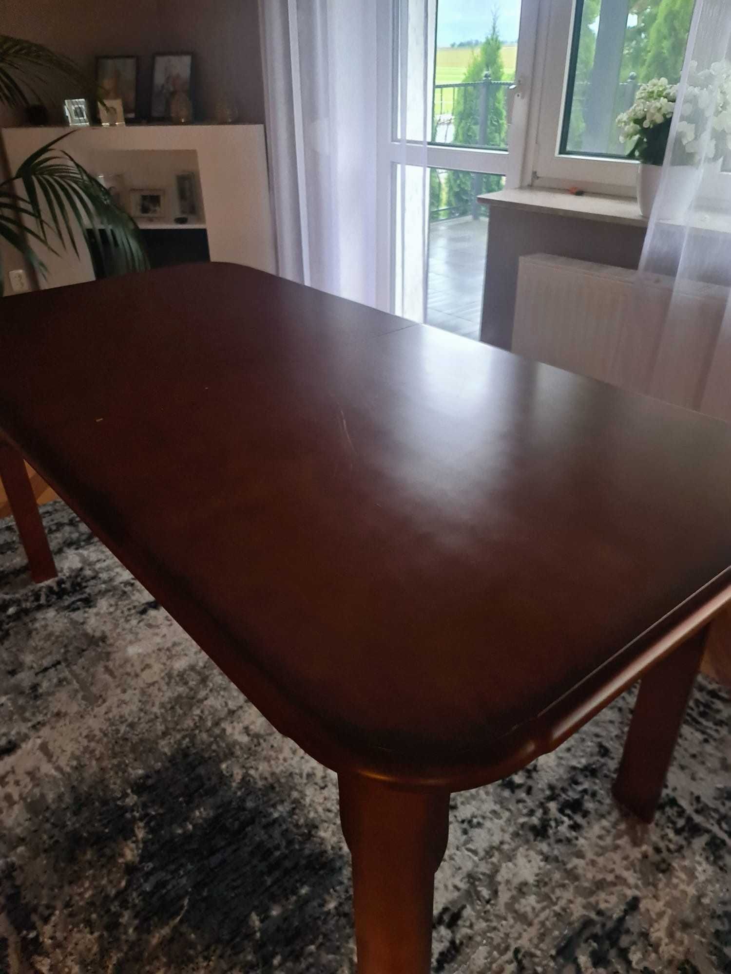 Elegancki, solidny stół do salonu