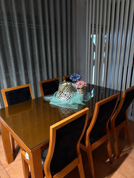 Conjunto mesa + 6 cadeiras jantar