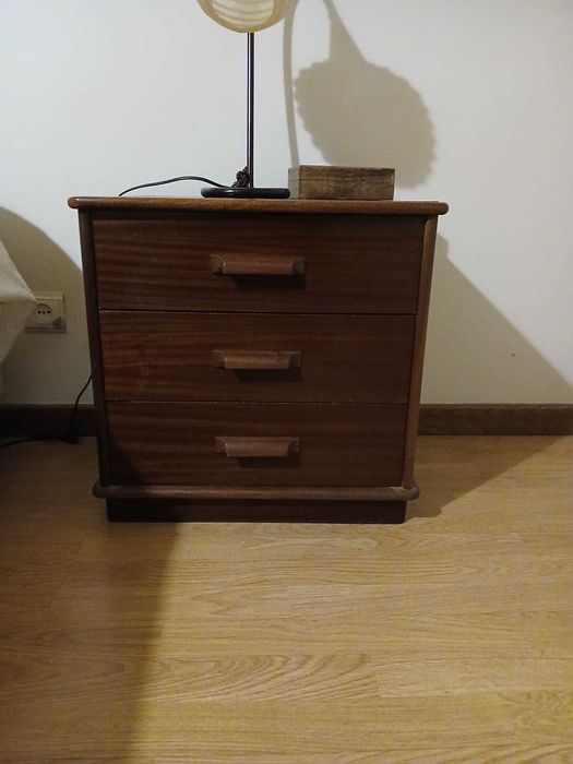 Conjunto Sofá,  cómoda emesas cabeceira