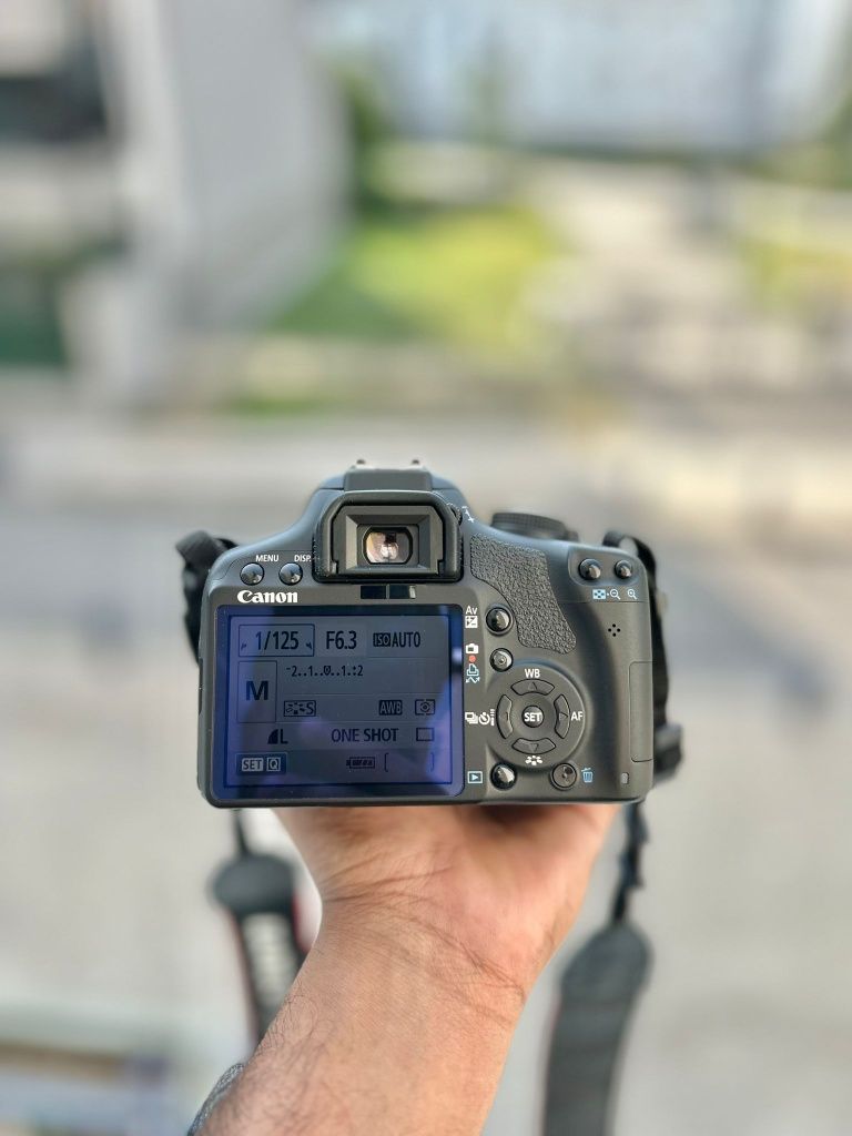 Canon Eos 500D com lente 18-200mm e bolsa
