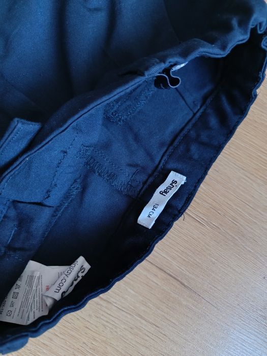 Spodnie eleganckie chłopięce w rozmiar 128 Sinsay