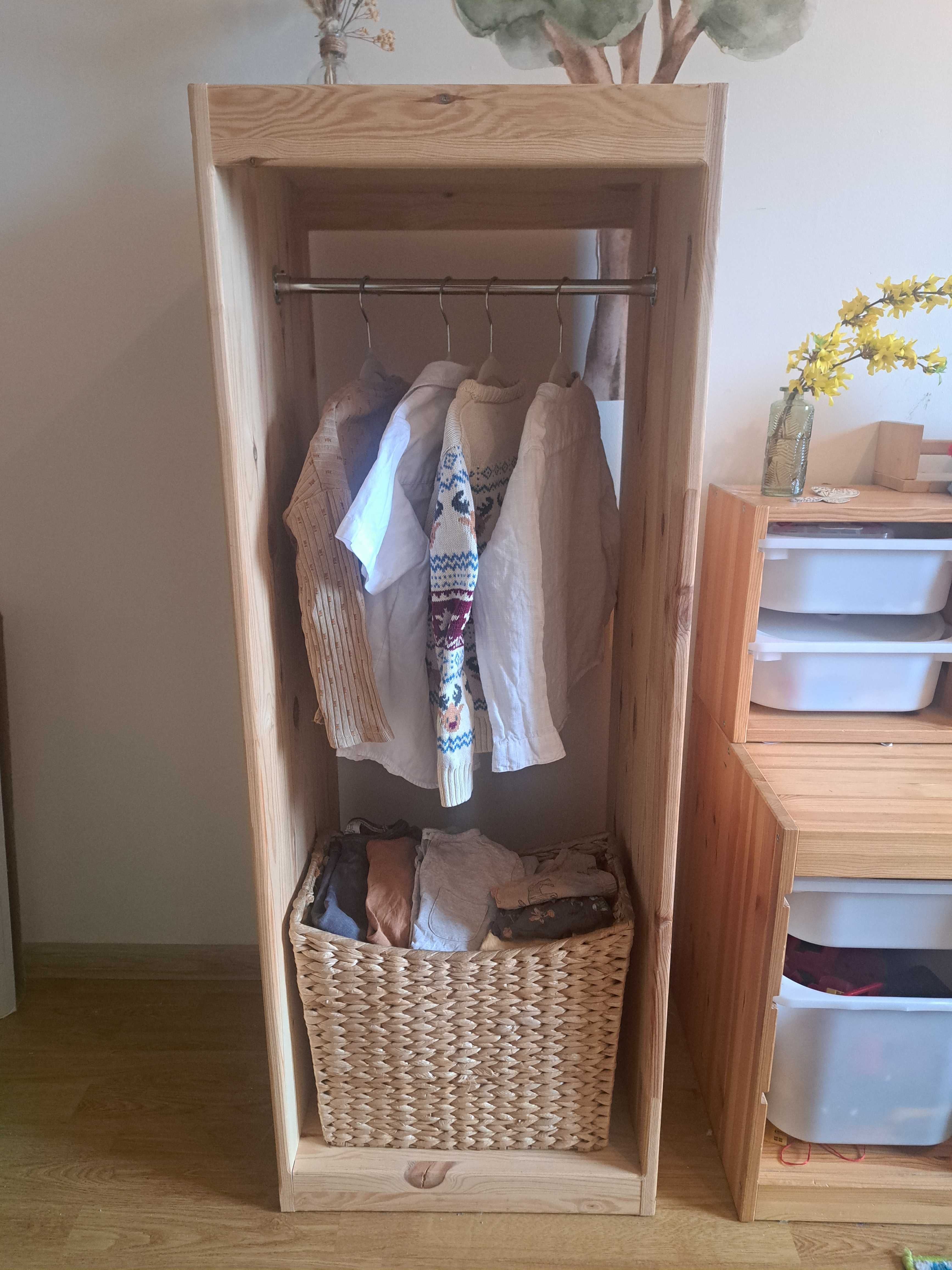 Szafa w duchu Montessori sosna