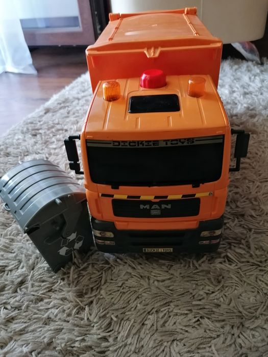 Śmieciarka z pojemnikiem