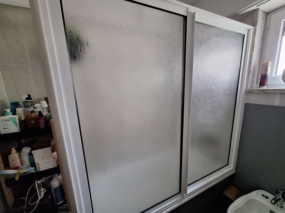 Resguardo banheira com  portas em pvc