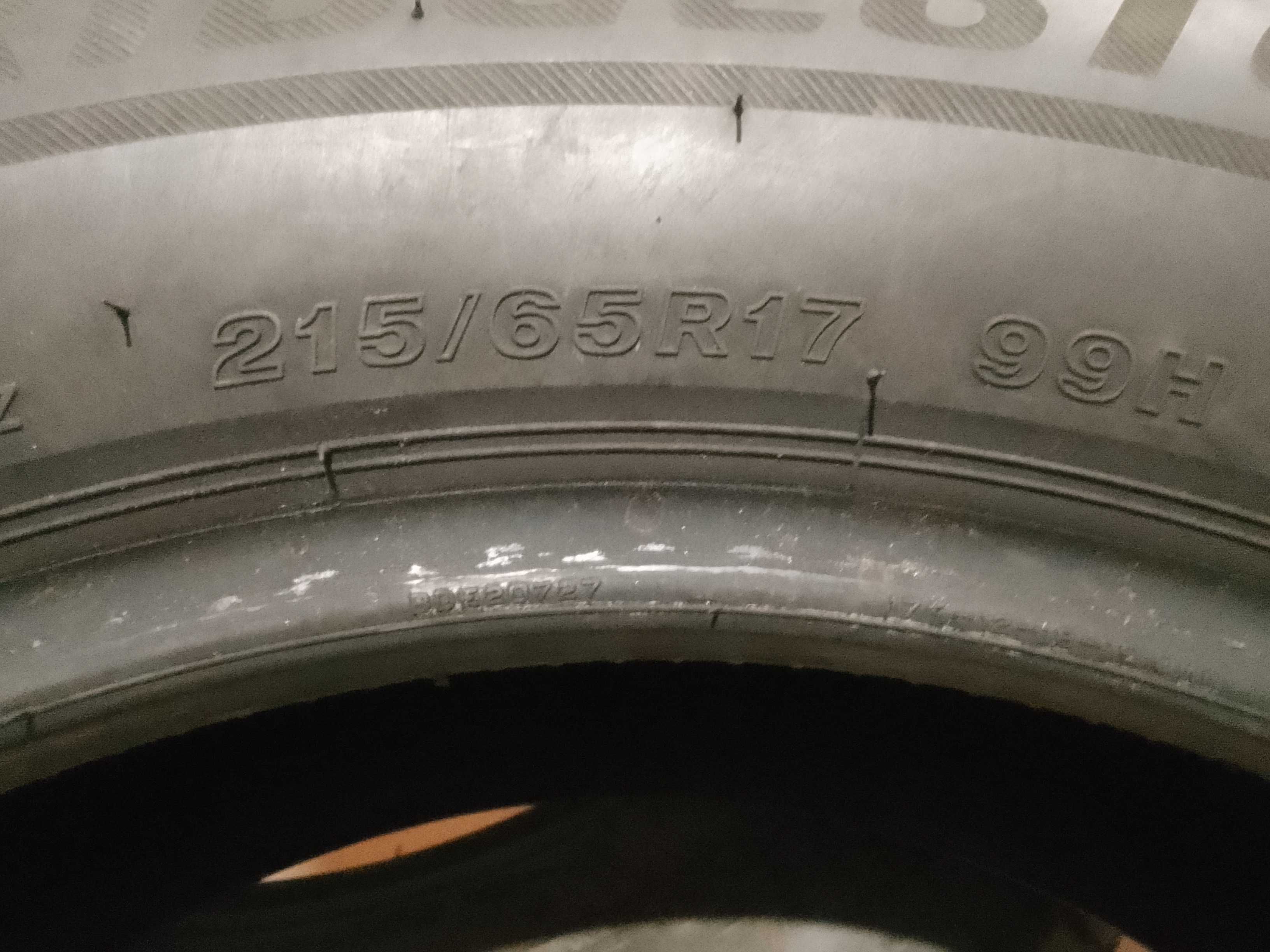 Пара шин 215/65R17 BRIDGESTONE Blizzak Lm 001