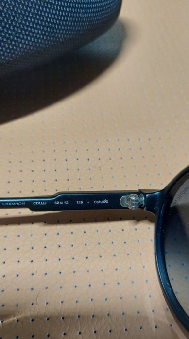 Vendo oculos de sol Carrera