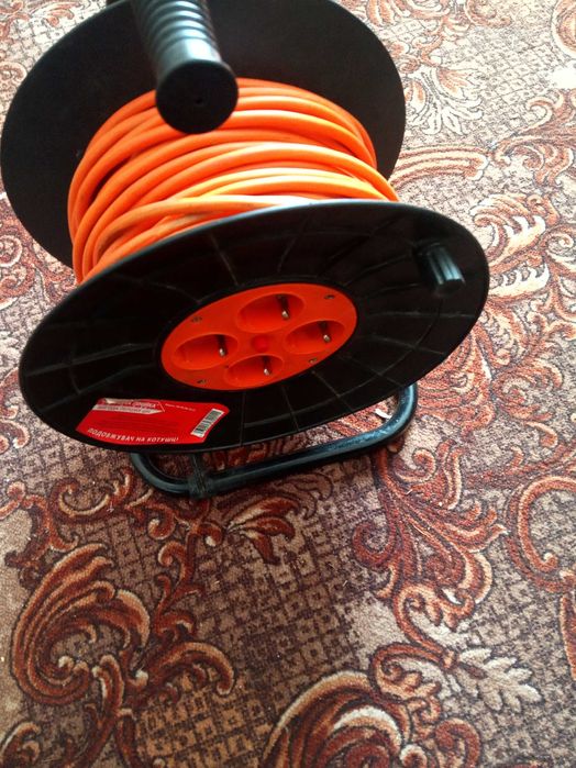 Подовжувач на котушці