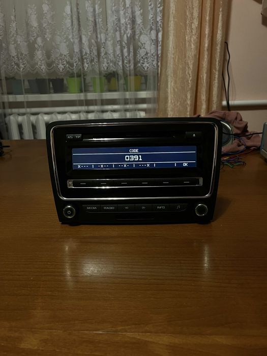 Штатна автомагнітола магнітола SWING з кодом