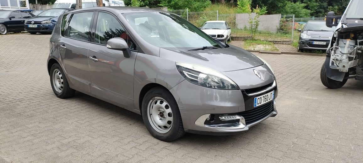 Renault Scenic / 2012 / 1.5 dCi / 110 PS / 183 tys km / Navi / PDC