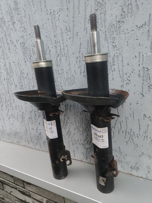 Продам передні стійки гольф 4 універсал