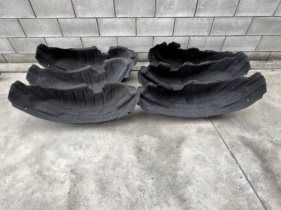 Задній підкрилок Пежо 4007 Сітоен С-кроссер Оутландер ХЛ