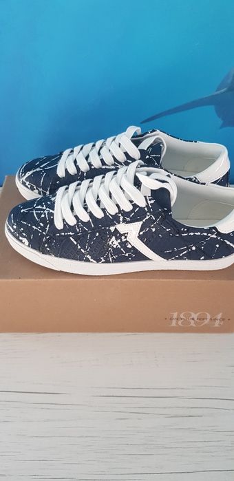 Bata - новеньки, темно-синього кольору.  24,5 см..