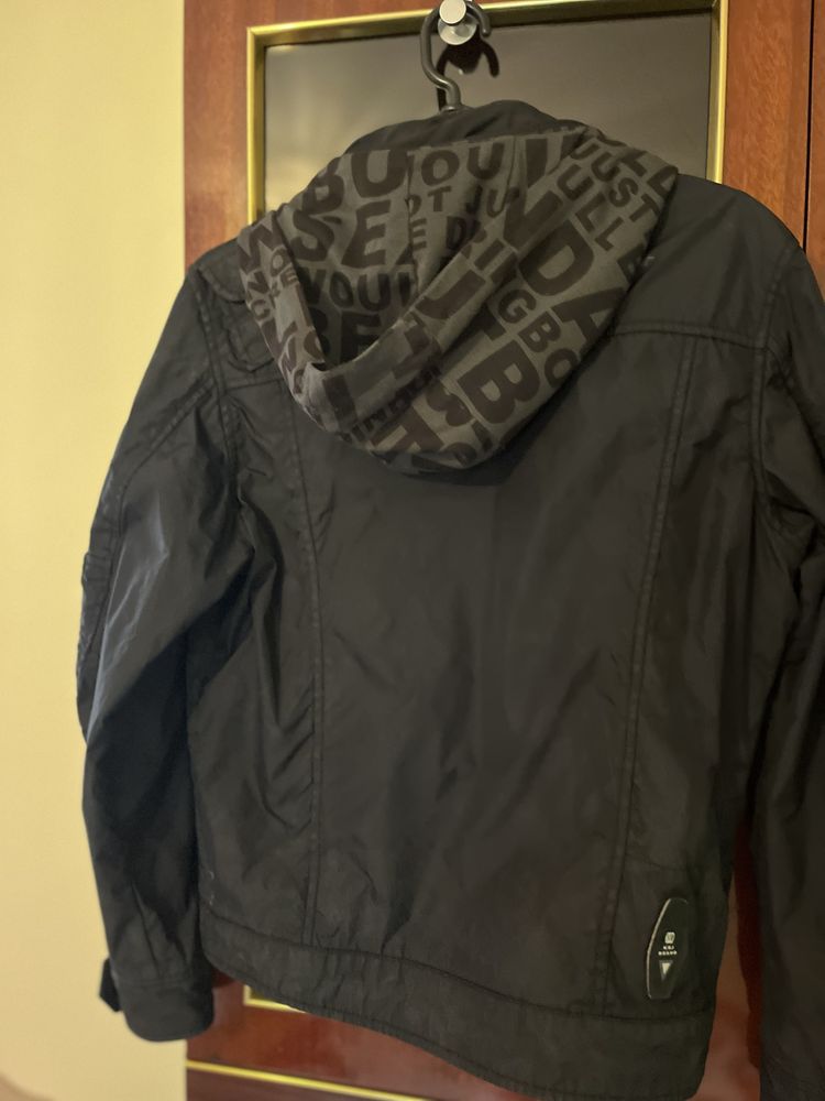 Стильна куртка для хлопця ( розмір М)