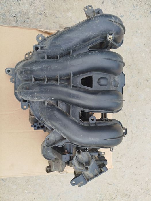 Продам впускной коллектор на Volvo V50 1.8 бензин 2006г.оригинал б/у.