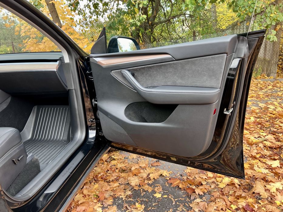 Тесла у Tesla Y 2024