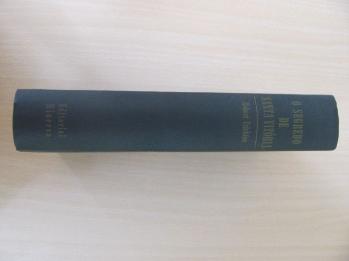 O Segredo de Santa Vitória de Robert Crichton