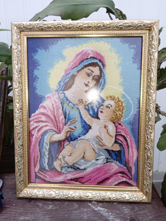 Вишита ікона Божої матері з Ісусом в рамці