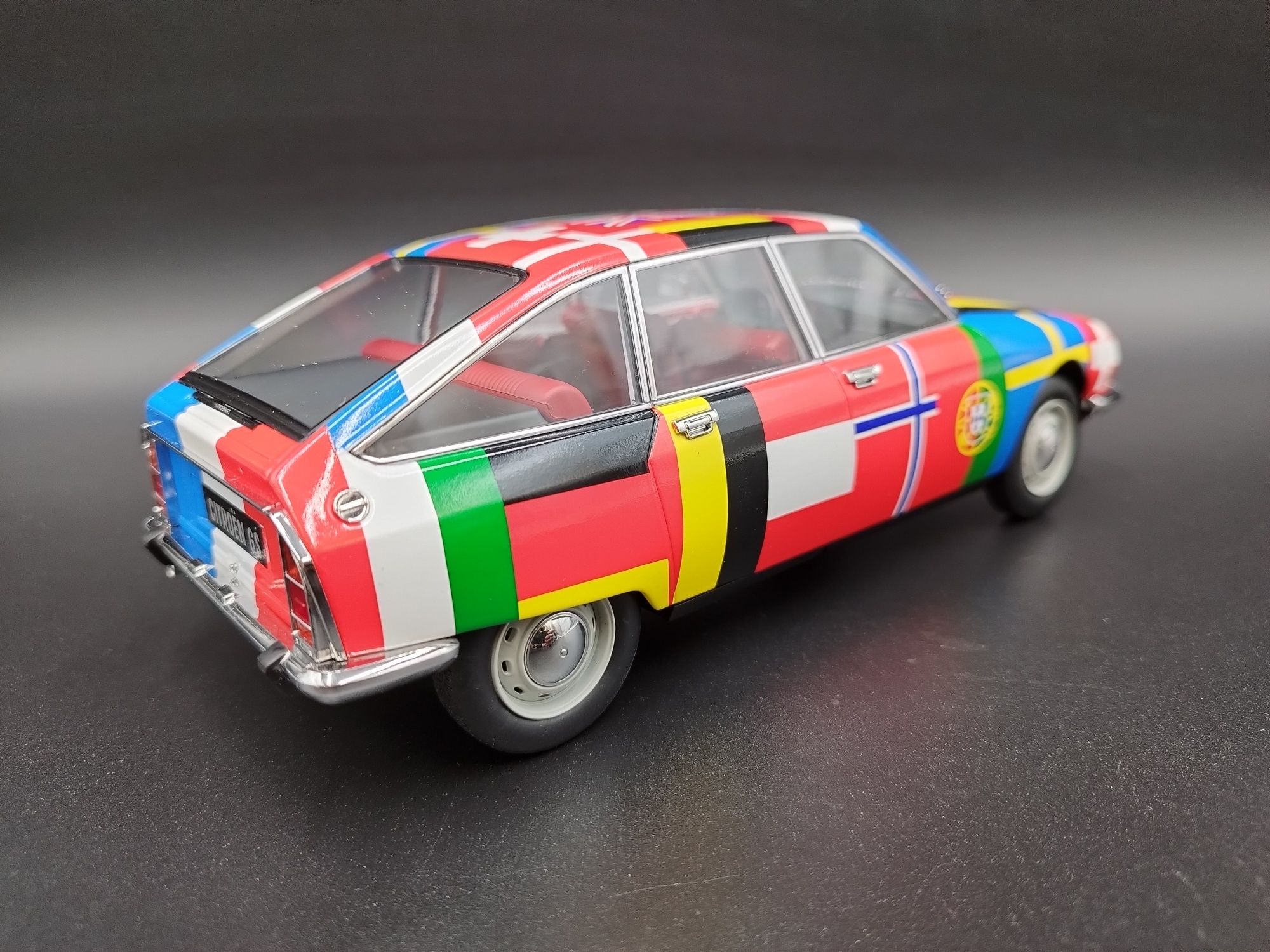 1:18 Norev 1972 Citroen GS Drapeaux model nowy 
K