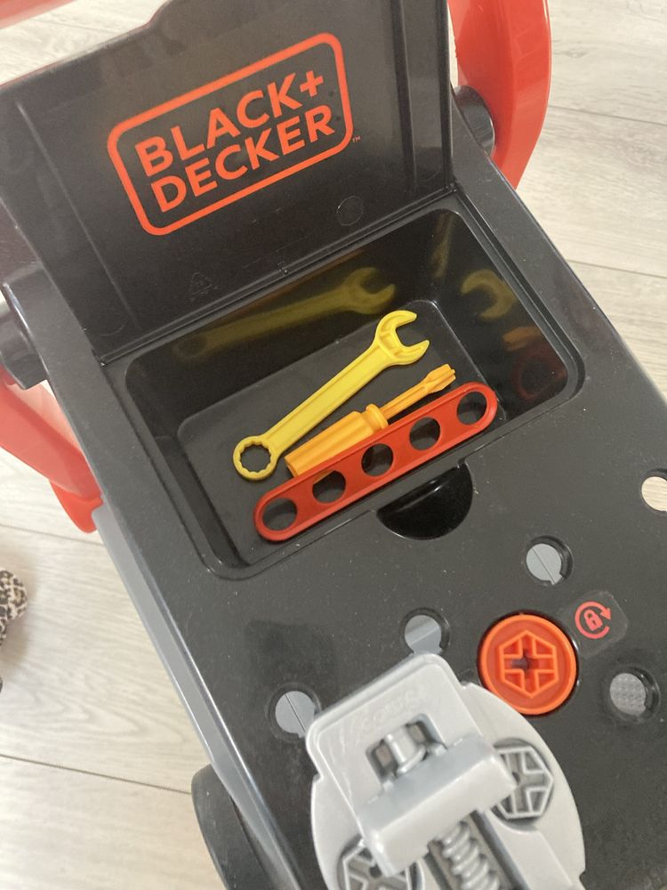 Zestaw zabawek black decker wózek na narzędzia autka wiertarka