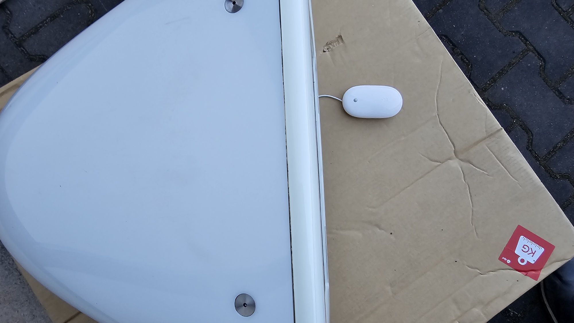 Komputer Apple EMac z myszką
