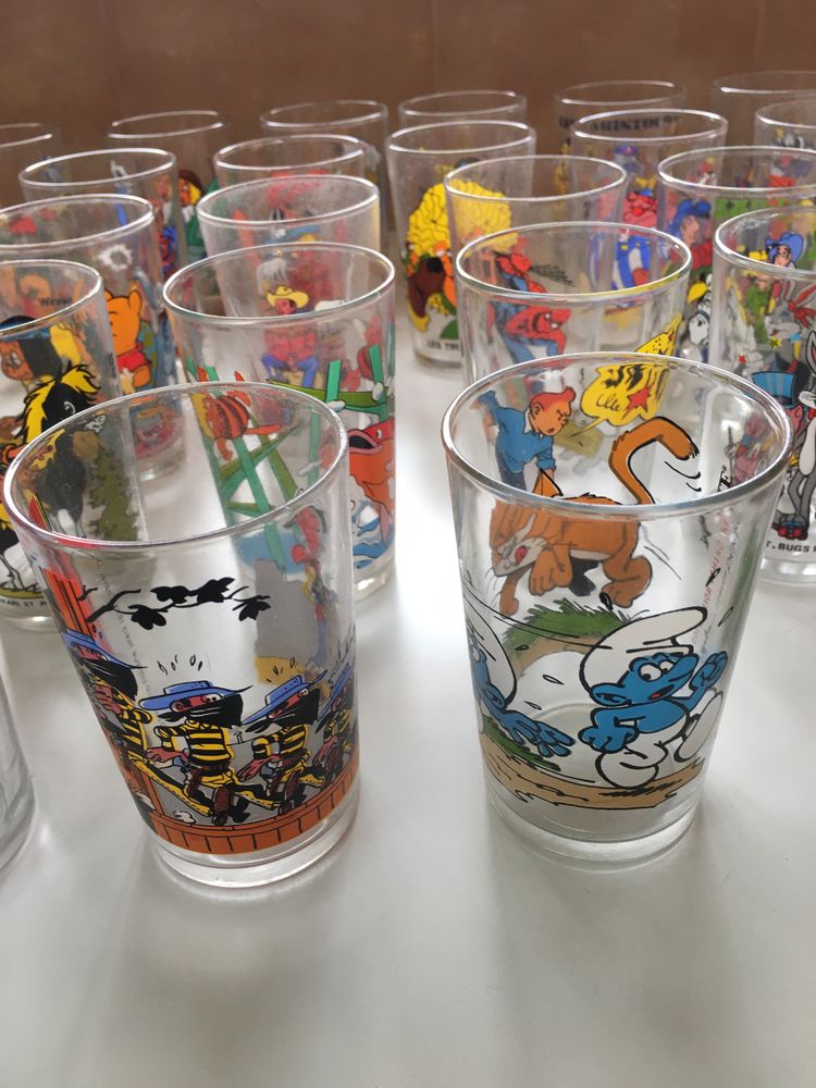 Coleção de copos de desenhos animados décadas 60/80