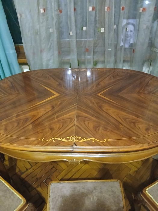 Стол красный дуб обеденный на большую судьбу 4 стула в наборе к столу