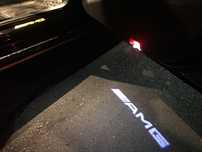 Luz presença porta logo AMG