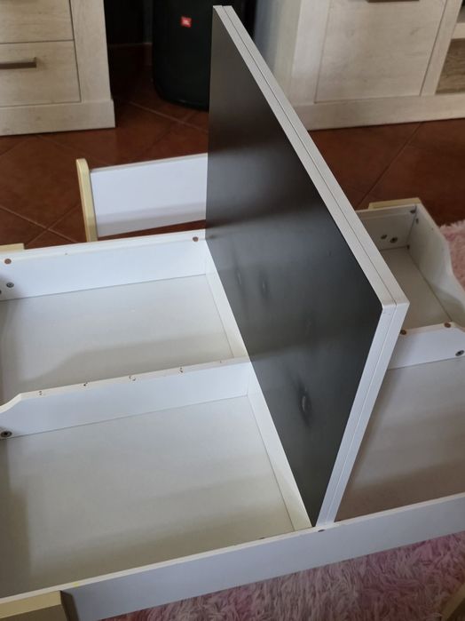 Mesa infantil com arrumação + 2 cadeiras